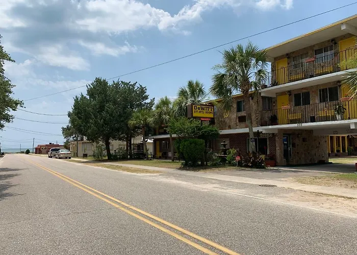 Dewitt Rooms & Cottages